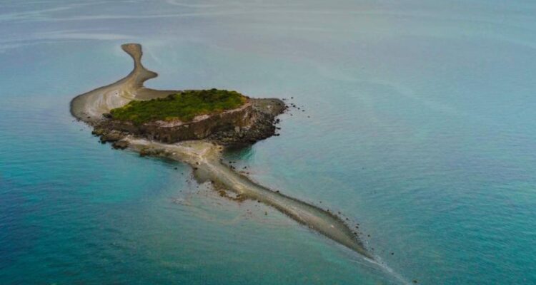 Isla Lagartija: el islote casi virgen del sur amenazado por la actividad industrial y pesquera