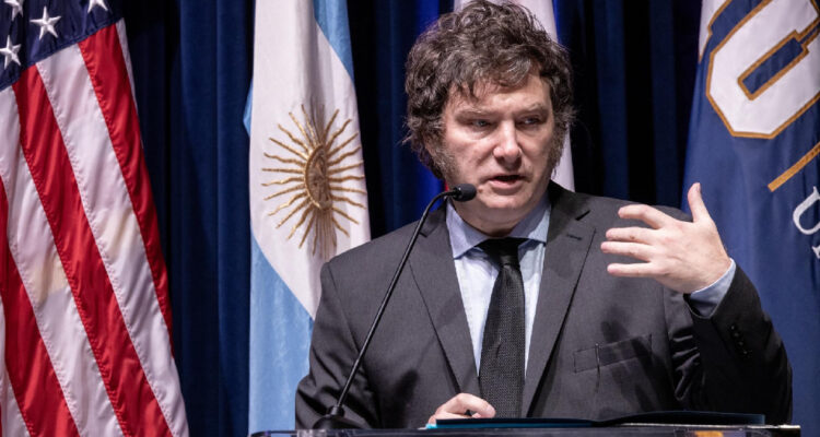 El presidente de Argentina, Javier Milei, habla en el Campus de la Bahía Biscayne de la Universidad Internacional de Florida en Miami, Florida, Estados Unidos, 11 de abril de 2024