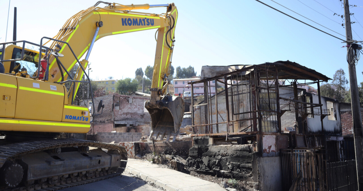 Justicia acoge recurso y frena orden de demolición de casas afectadas por incendios en Viña del Mar