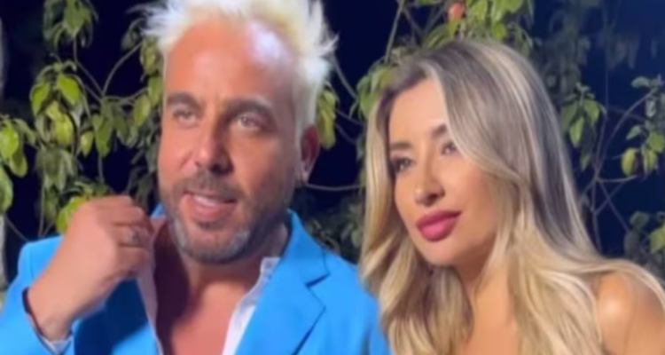Francisco Kaminski y Camila Andrade animando evento en referencia a congelación en La Red
