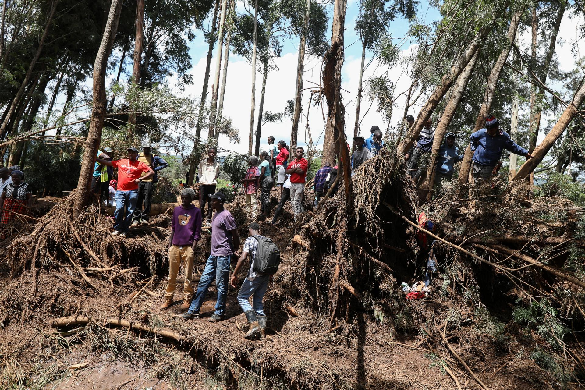 Al menos 45 personas muertas deja colapso de represa tras torrenciales ...