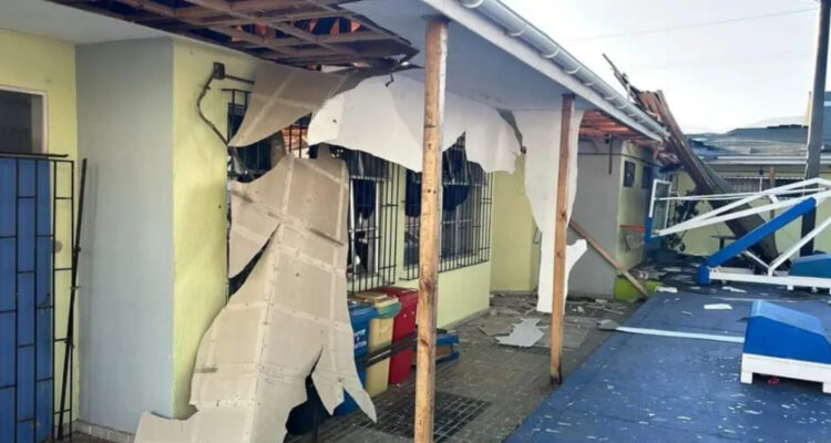 Una profesora y dos alumnos lesionados deja explosión en liceo de Los Vilos