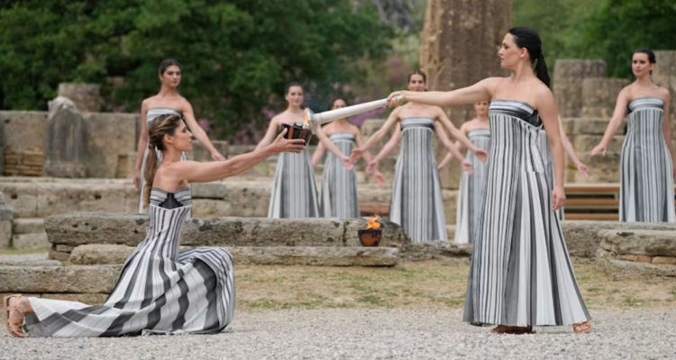 La llama olímpica comenzó su recorrido a París 2024: antorcha fue encendida en Grecia