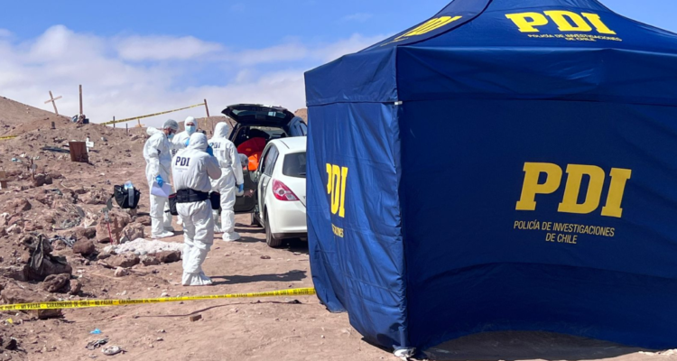 La sospechosa llamada a radio que dio cuenta del triple homicidio a machetazos en Alto Hospicio