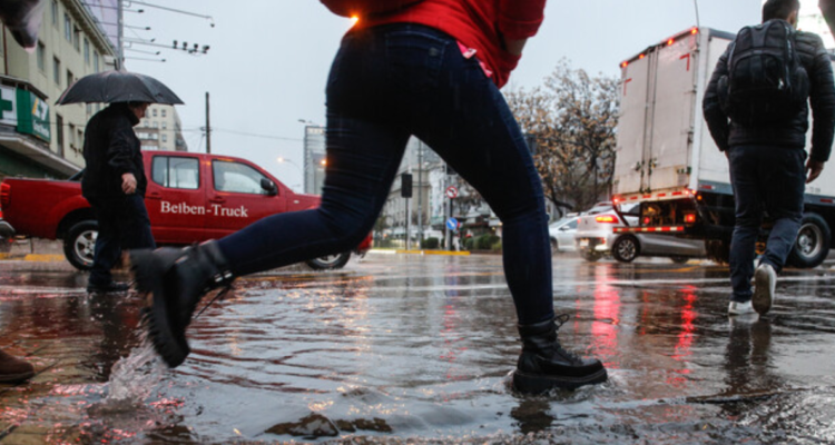 El Senapred emitió este domingo una Alerta Temprana Preventiva por lluvias y vientos para las regiones del Maule, Ñuble y Bío Bío.