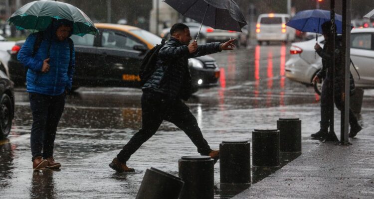 Anuncian lluvias para gran parte de Chile, pero cuando lloverá en Santiago y en las demás regiones y cuánta agua caerá en todas las zonas.