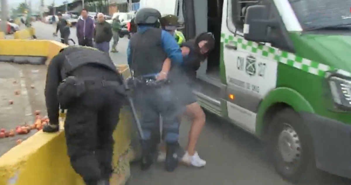CHV confirma un camarógrafo herido a bala en Lo Valledor luego que mujer le quitara arma a guardia