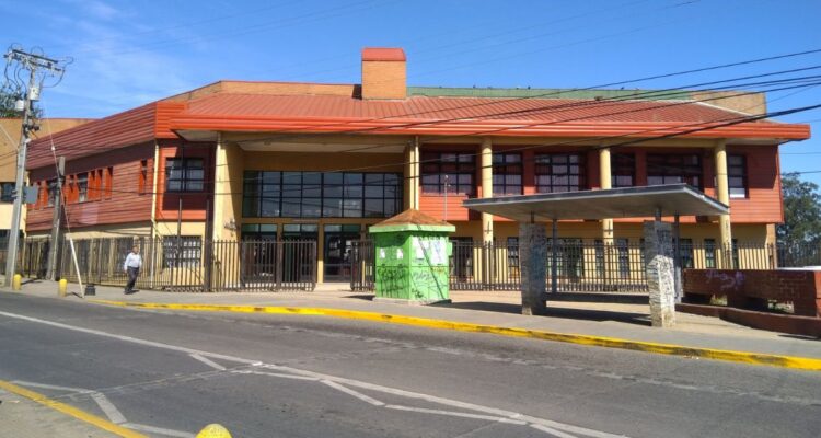 Alcalde de Lota no descarta instalar detectores de metales en accesos a colegios tras fatal riña