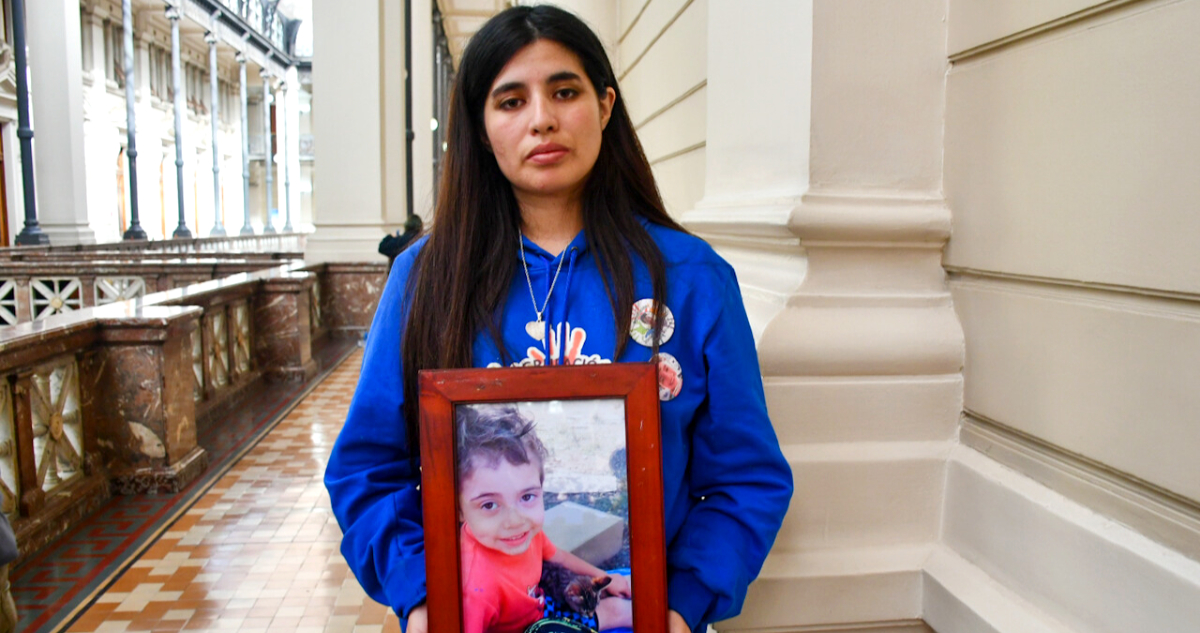 Madre de Tomás Bravo hizo grave acusación contra abogado: “Mostró fotos de mi hijo fallecido a médium”