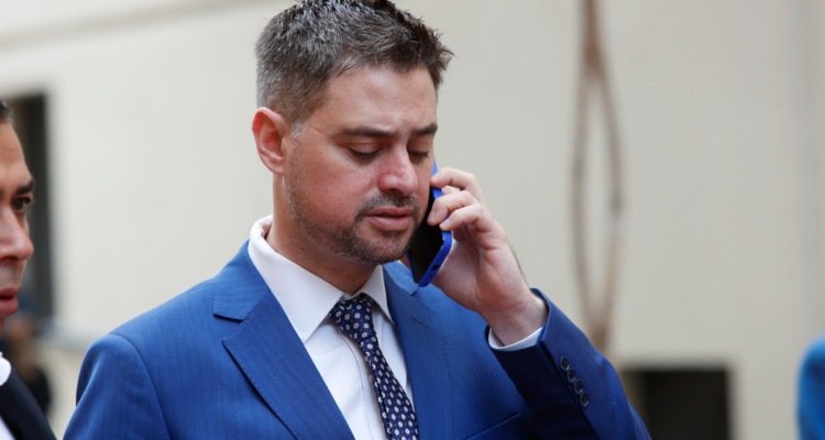 Manouchehri (PS) propone prohibir ingreso de venezolanos por 24 meses y restringir envíos de dinero