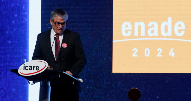 el ministro de Hacienda, Mario Marcel, habla en el encuentro nacinal de empresas (enade) 2024