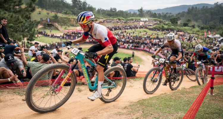 Martín brilla con su quinto lugar en la Copa del Mundo en Brasil.