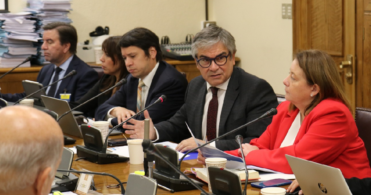imagen del ministro de Hacienda, Mario Marcel, en sesión de la comisión de Hacienda
