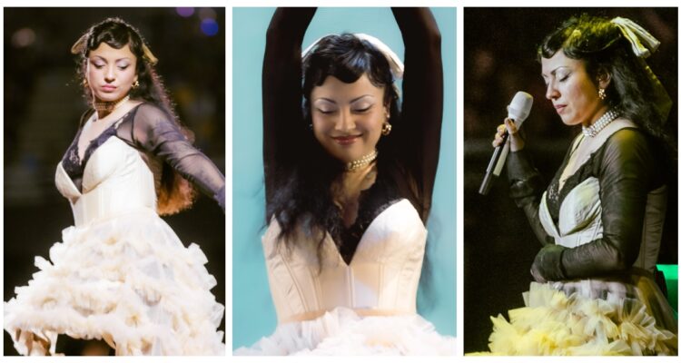 La desbordante noche de Mon Laferte en Chile: desfiló con su madre, lloró, e hizo del Arena un coro