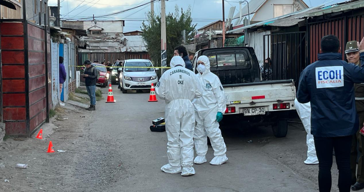 Hombre es asesinado dentro de su casa en Puente Alto: sujetos dispararon desde vehículo