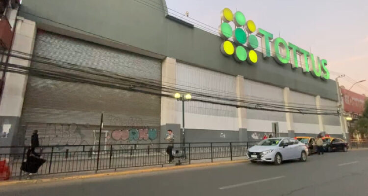Hombre muere mientras estaba retenido por robar en supermercado de San Bernardo