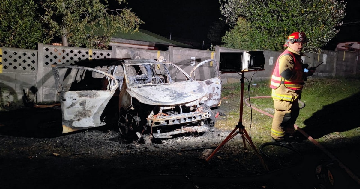 queman auto de acusado de abusar a niños en colegio de Temuco
