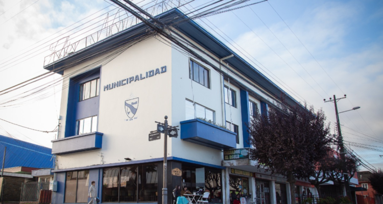 Frontis de Municipalidad de Río Bueno por querella contra exalcalde