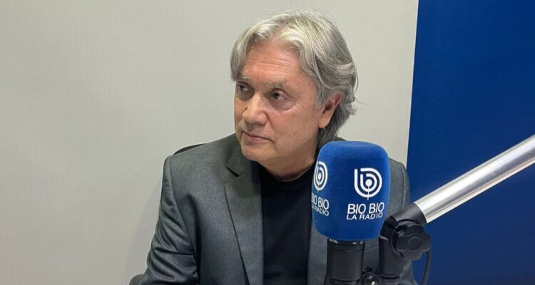 Alejandro Navarro está reuniendo firmas como candidato independiente a gobernador del Bío Bío
