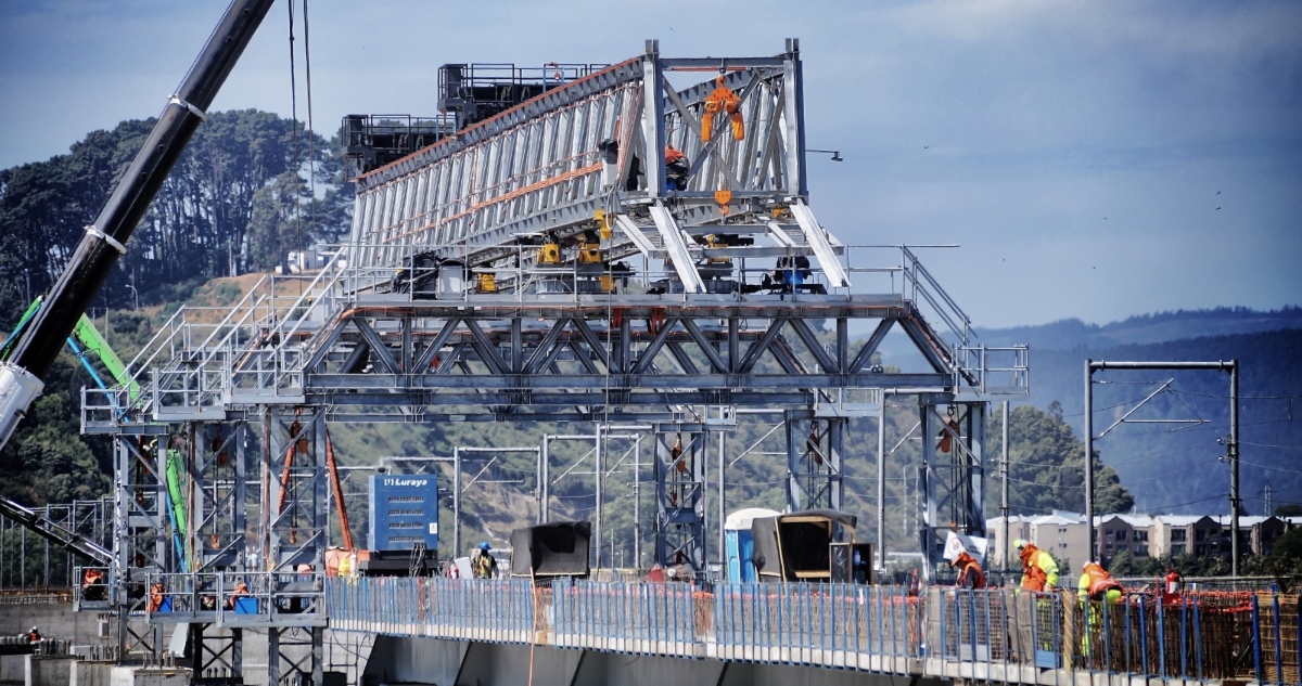 trabajos en nuevo puente ferroviario bío bío