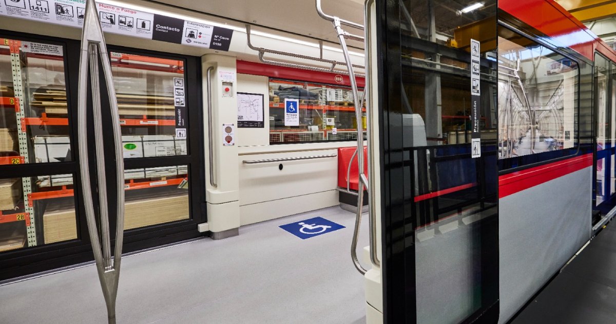 Presentan modernos trenes para nueva Línea 7 del Metro de Santiago con capacidad para 1.250 pasajeros
