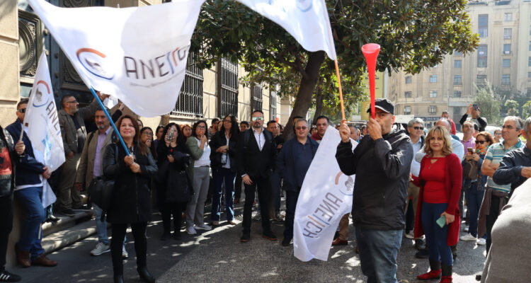 En plena Operación Renta: En el SII están en paro y piden renuncia de director ante “discriminación”