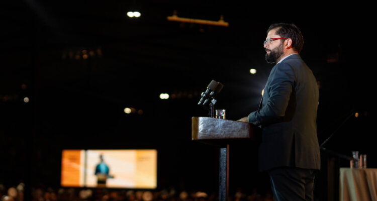 Boric asistió a una cena de la minería y aludió a los “prejuicios” del mundo privado hacia su persona