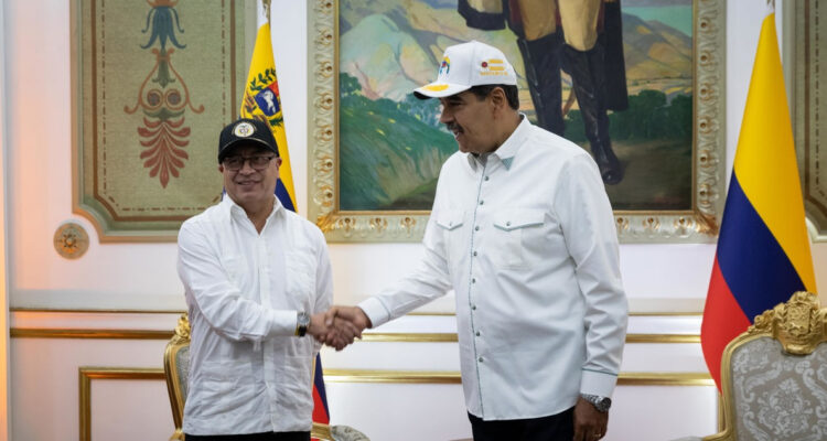 Petro aboga ante Maduro por la “paz política” en Venezuela