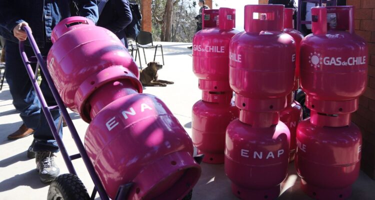 Ministerio de Energía adeuda $517 millones a ENAP por servicios en plan piloto “Gas de Chile”