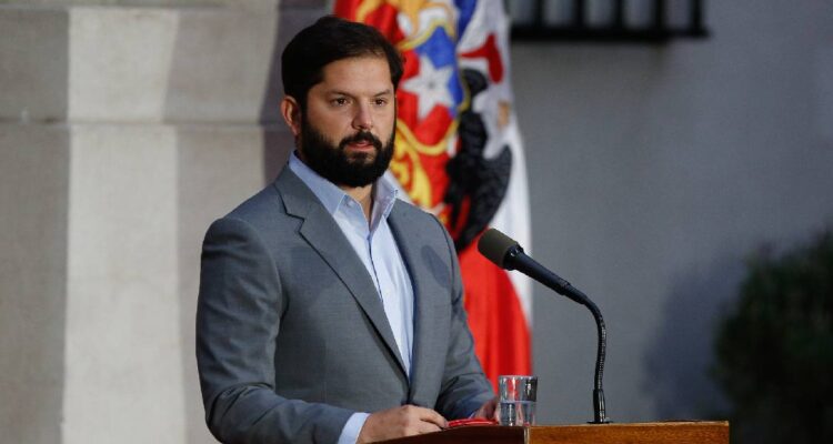 Presidente Boric condena ataques de Irán contra Israel: “Terminan pagando los pueblos”