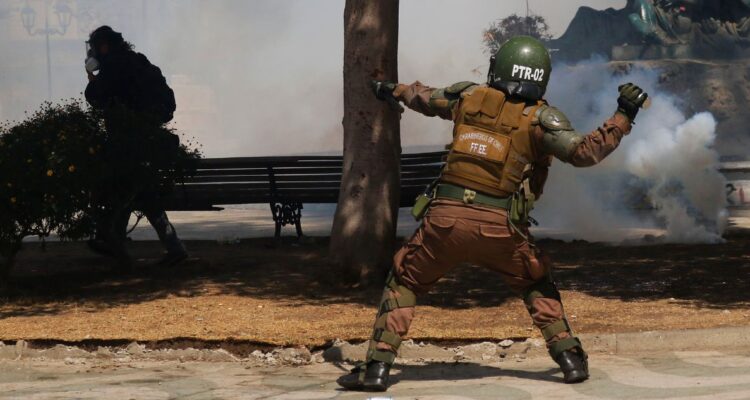 La jugada de la UDI para dar amnistía a policías y FFAA por casos de violación de DDHH en 18/O