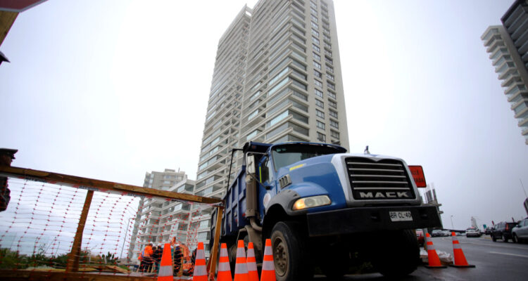 Residentes del edificio Santorini volverán a habitarlo a siete meses del socavón