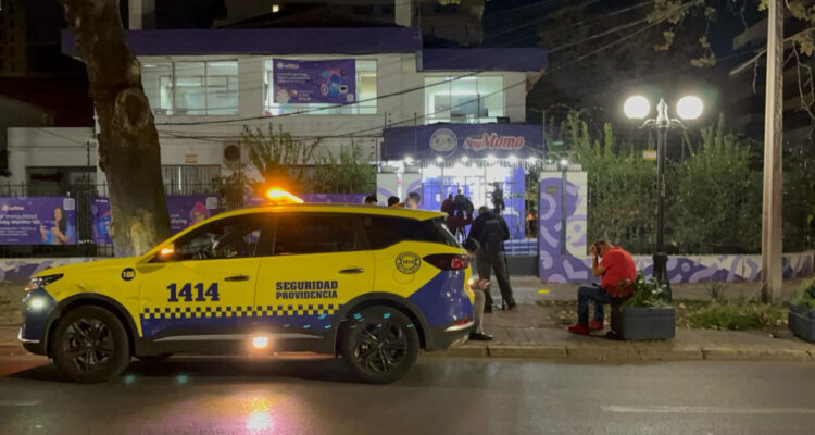 Millonario robo en Providencia: asaltantes se habrían llevado $120 millones en artículos electrónicos