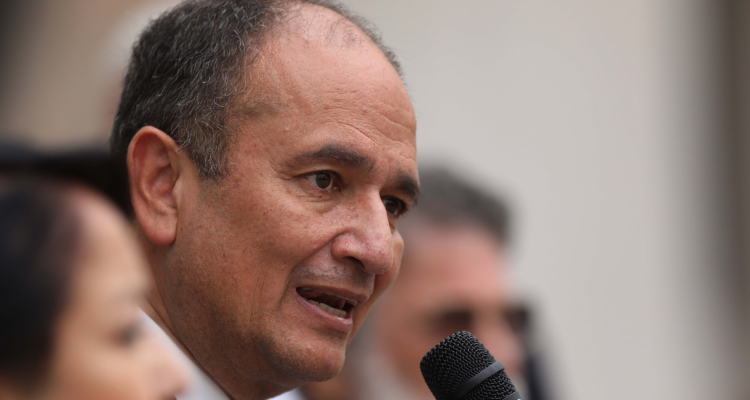 Imagen de Rodrigo Díaz por arista que involucra a Walter Oyarce