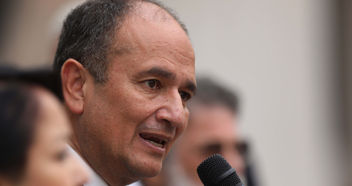 Imagen de Rodrigo Díaz por arista que involucra a Walter Oyarce