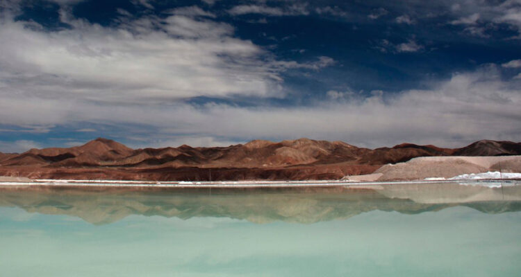 Fotografía de explotaciones de litio en el salar de atacama