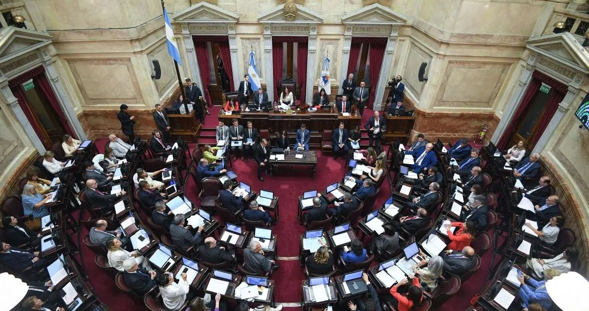 Polécima en Argentina: senado aprobó subir su sueldo en medio de crisis económica y aumento de la pobreza