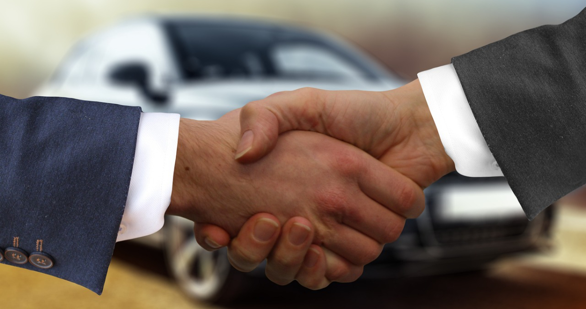 Santander Consumer y OLX firman convenio para dinamizar mercado de autos usados