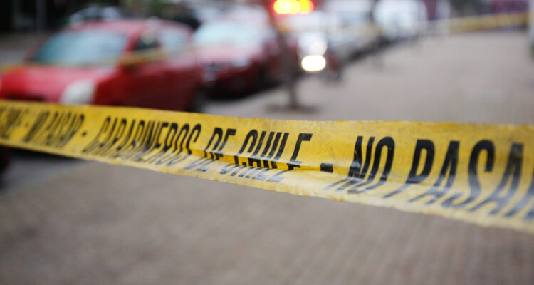 Hallan a hombre gravemente lesionado envuelto en una frazada en Lo Espejo: habría sido secuestrado