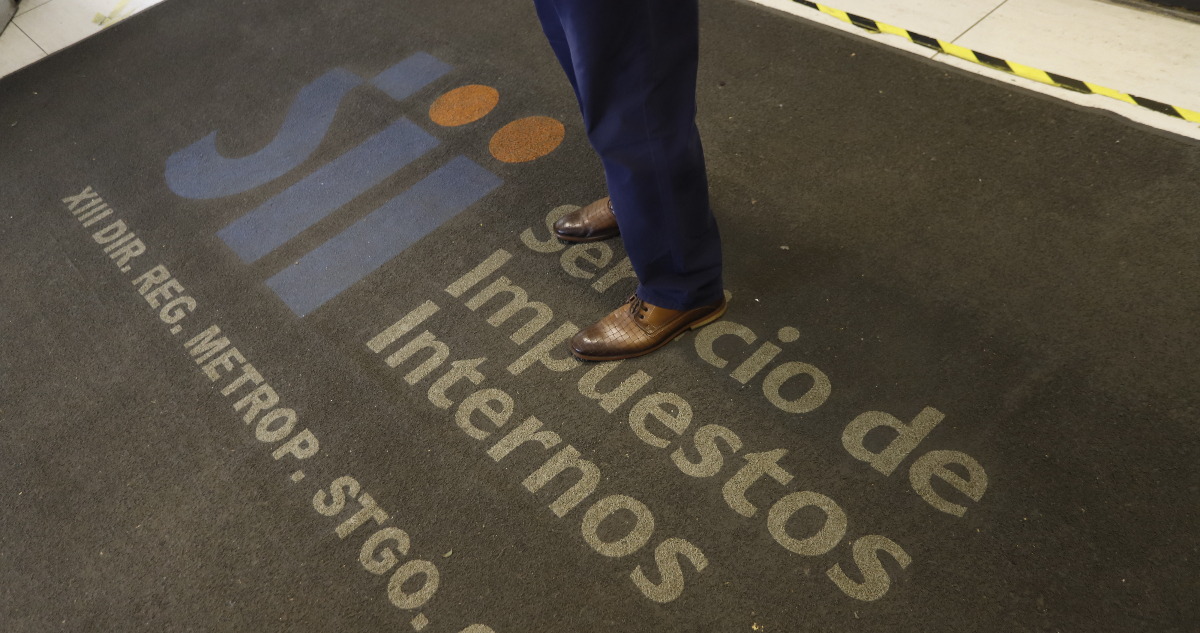 SII detectó más de 153 mil cuentas bancarias de chilenos en el extranjero: suman US$32.579 millones