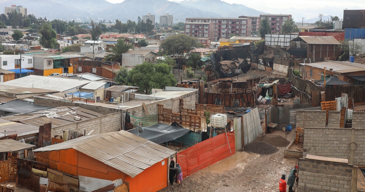 El sistema frontal en el norte del país ha dejado 150 familias aisladas y 74 viviendas afectadas, según informó este domingo el Senapred.