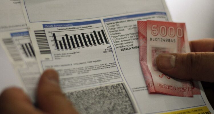 Quiénes pueden postular al nuevo subsidio que bajará los precios de las cuentas de luz