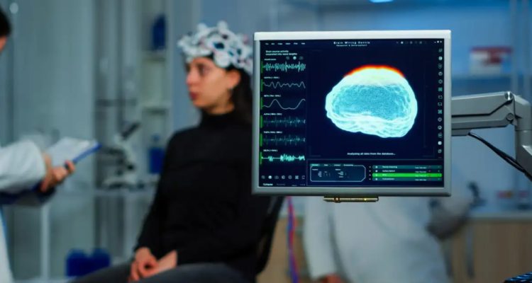 Con el paso del tiempo, el sentido de las palabras cambia y, según parece, el volumen del cerebro de los seres humanos también.