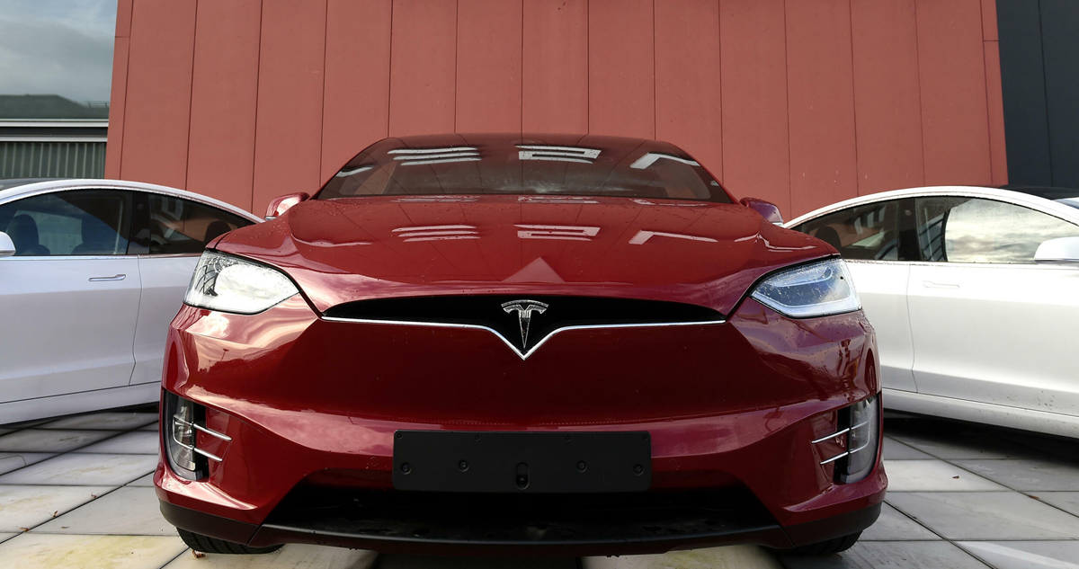 Una mujer está demandando a Tesla en California, EEUU, después de que su hijo de dos años la atropellara en su Model X en 2018.