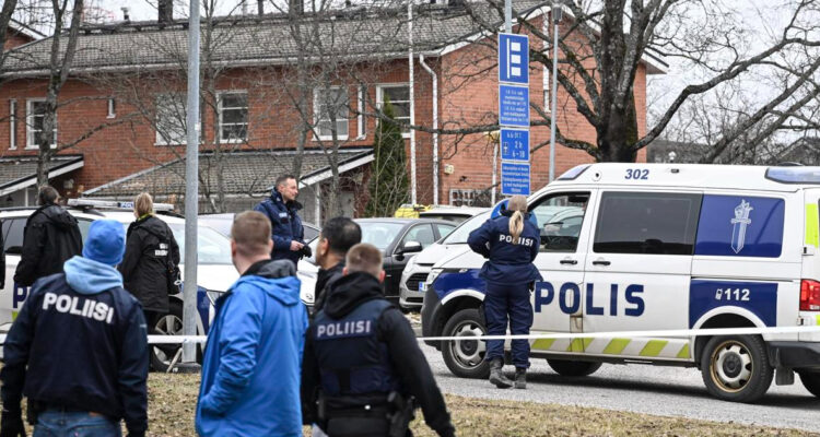 Niño de 12 años hiere a otros 3 menores en un tiroteo en Finlandia