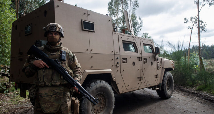 Efectivos de Fuerzas Armadas y Carabineros realizan diligencias investigativas en el sector donde fue la emboscada donde murieron 3 oficiales de Carabineros.