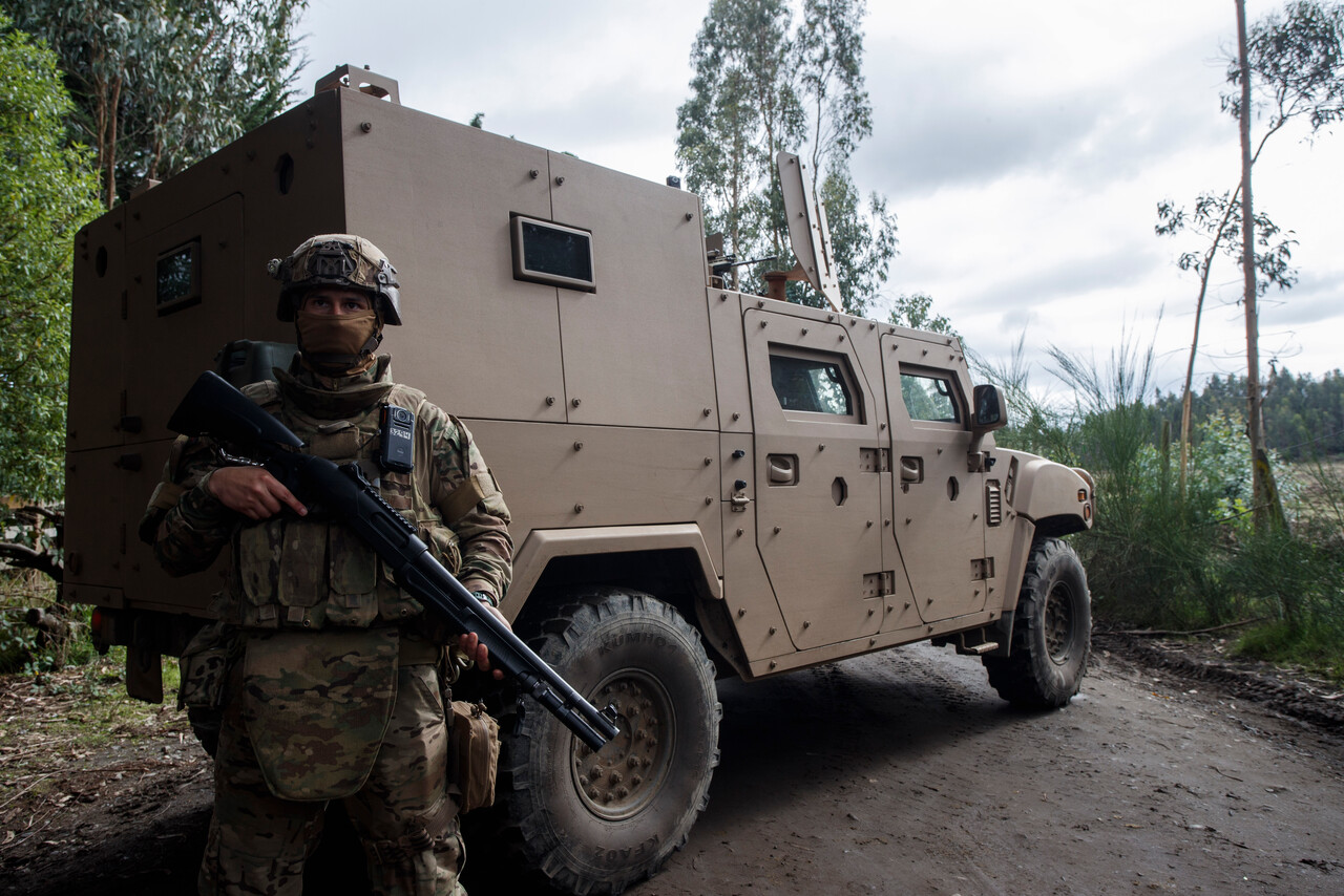 Efectivos de Fuerzas Armadas y Carabineros realizan diligencias investigativas en el sector donde fue la emboscada donde murieron 3 oficiales de Carabineros.