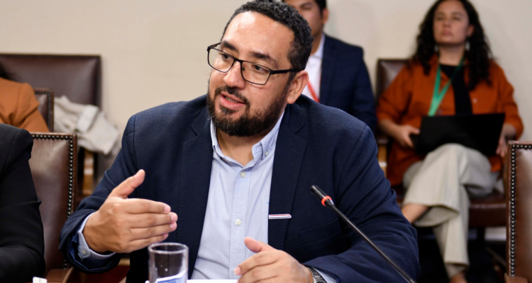 “Nos cae bien, pero no sabe hacer la pega”: UDI pide la renuncia de Cataldo por crisis educacional