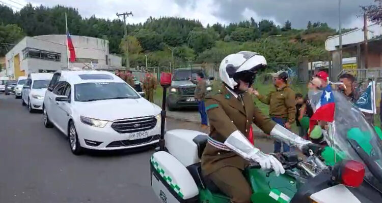 El último adiós a carabineros asesinados en Cañete: SML Concepción entrega cuerpos a familiares