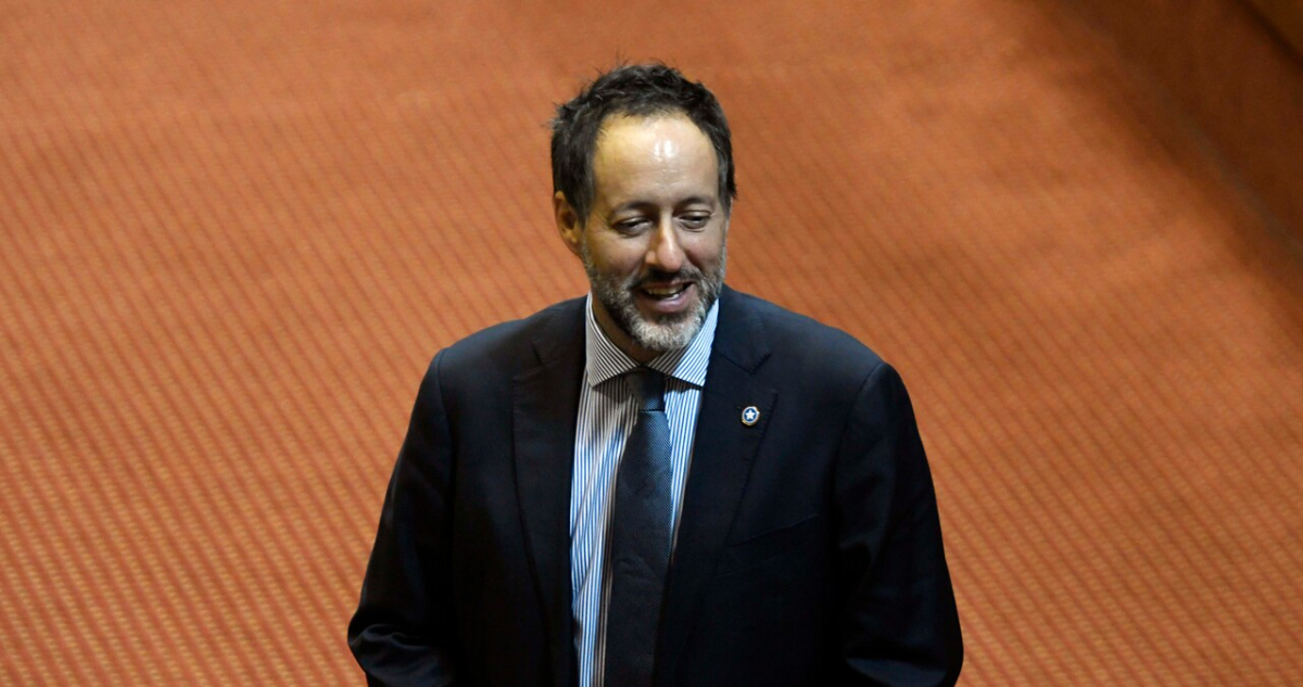 Diputado Urruticoechea renuncia a Republicanos ante polémica por tarjeta de bencina del Congreso